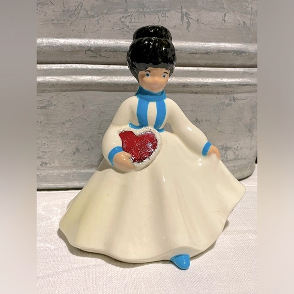 Vintage Other - Vintage Kitschy Ceramic Valentine’s Day Heart Girl Figure❤️